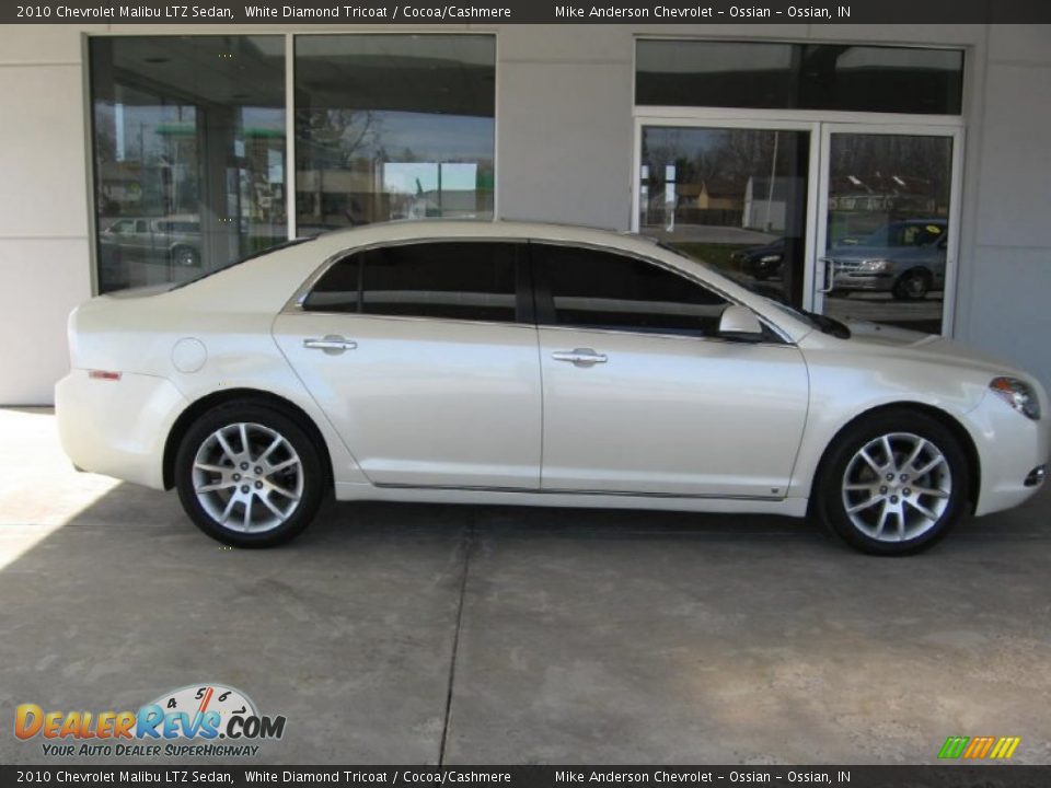 2010 Chevrolet Malibu LTZ Sedan White Diamond Tricoat / Cocoa/Cashmere Photo #2