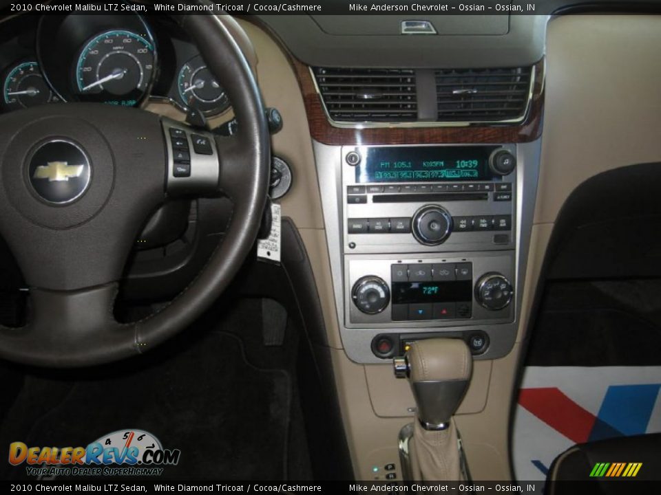 2010 Chevrolet Malibu LTZ Sedan White Diamond Tricoat / Cocoa/Cashmere Photo #5