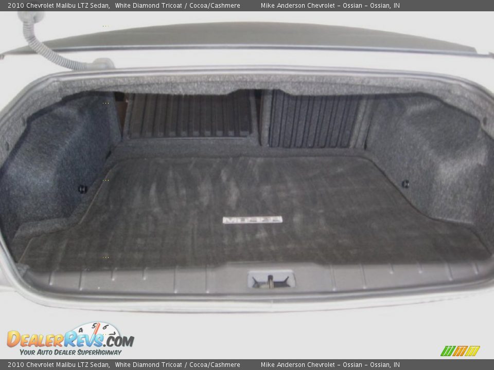 2010 Chevrolet Malibu LTZ Sedan White Diamond Tricoat / Cocoa/Cashmere Photo #16