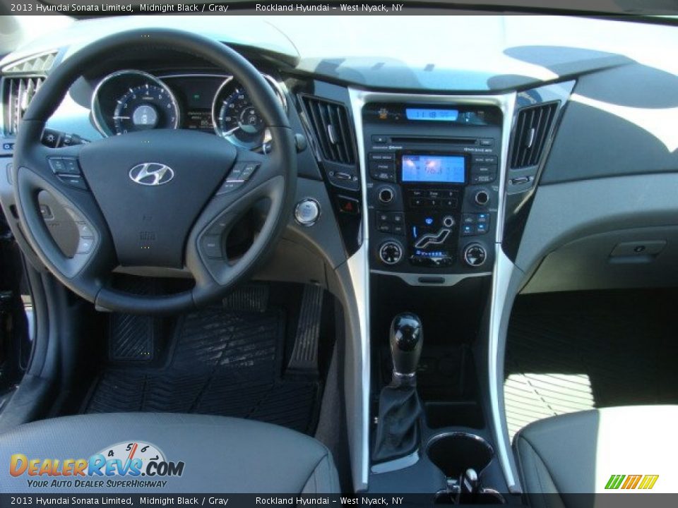 2013 Hyundai Sonata Limited Midnight Black / Gray Photo #12