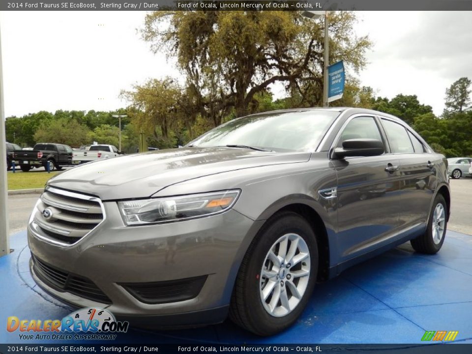 Front 3/4 View of 2014 Ford Taurus SE EcoBoost Photo #1