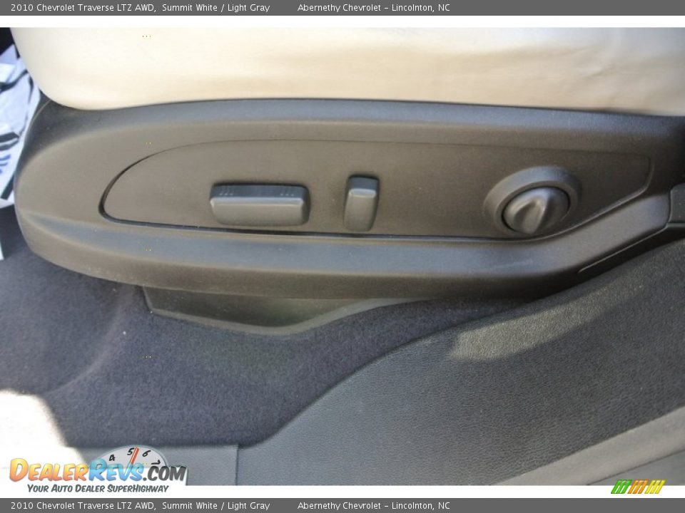 2010 Chevrolet Traverse LTZ AWD Summit White / Light Gray Photo #9