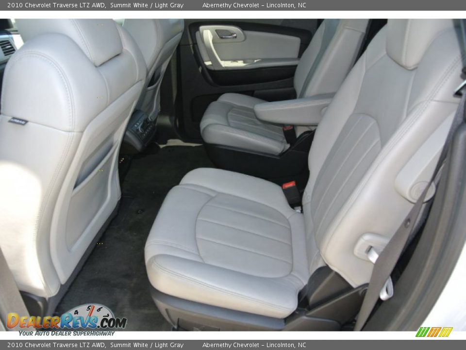 2010 Chevrolet Traverse LTZ AWD Summit White / Light Gray Photo #18