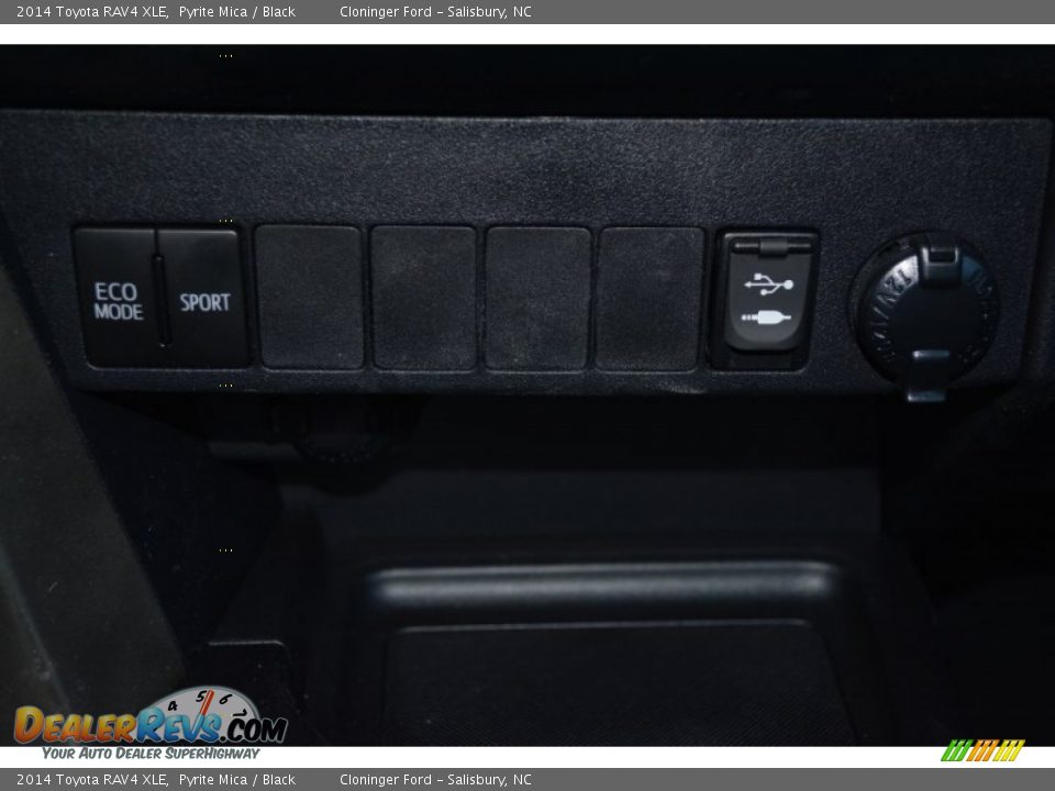 2014 Toyota RAV4 XLE Pyrite Mica / Black Photo #16