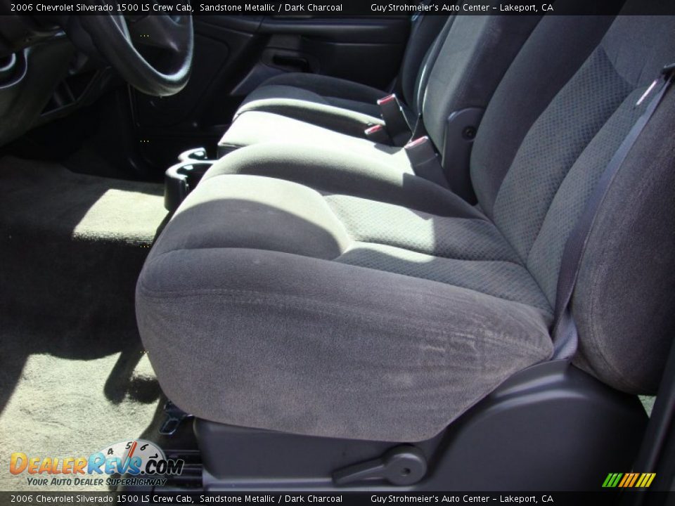 2006 Chevrolet Silverado 1500 LS Crew Cab Sandstone Metallic / Dark Charcoal Photo #20
