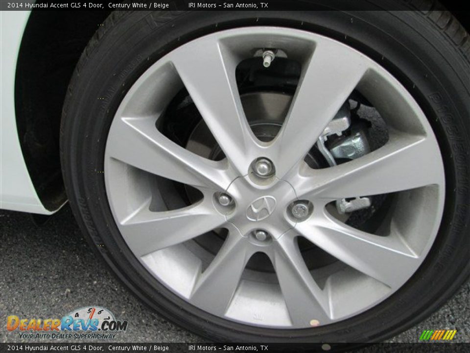 2014 Hyundai Accent GLS 4 Door Century White / Beige Photo #4