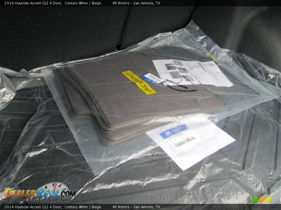 2014 Hyundai Accent GLS 4 Door Century White / Beige Photo #11