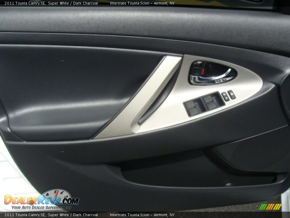 2011 Toyota Camry SE Super White / Dark Charcoal Photo #7
