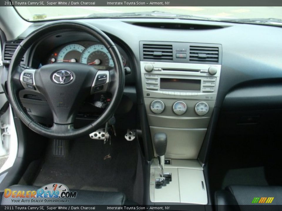 2011 Toyota Camry SE Super White / Dark Charcoal Photo #12