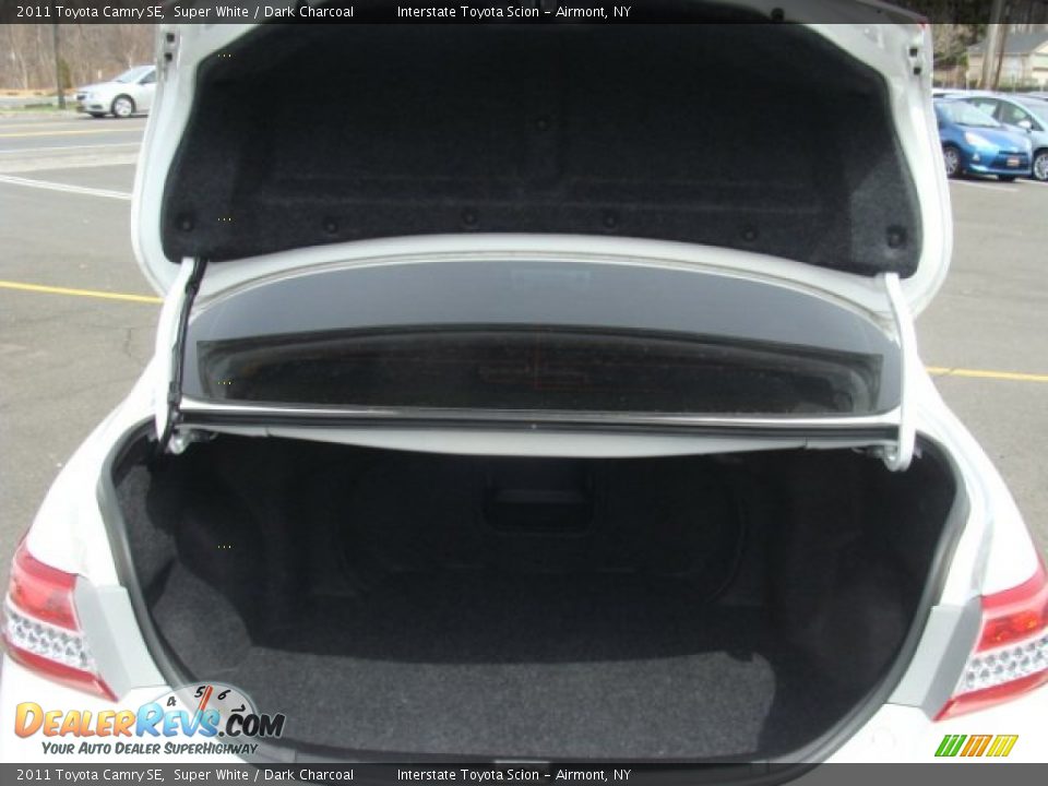 2011 Toyota Camry SE Super White / Dark Charcoal Photo #18