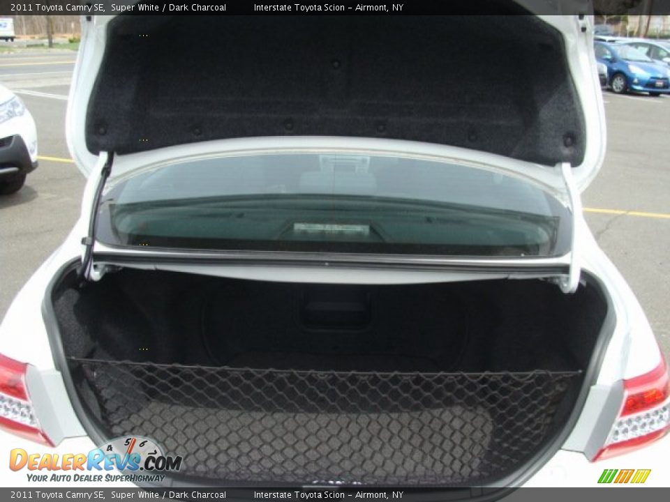 2011 Toyota Camry SE Super White / Dark Charcoal Photo #18