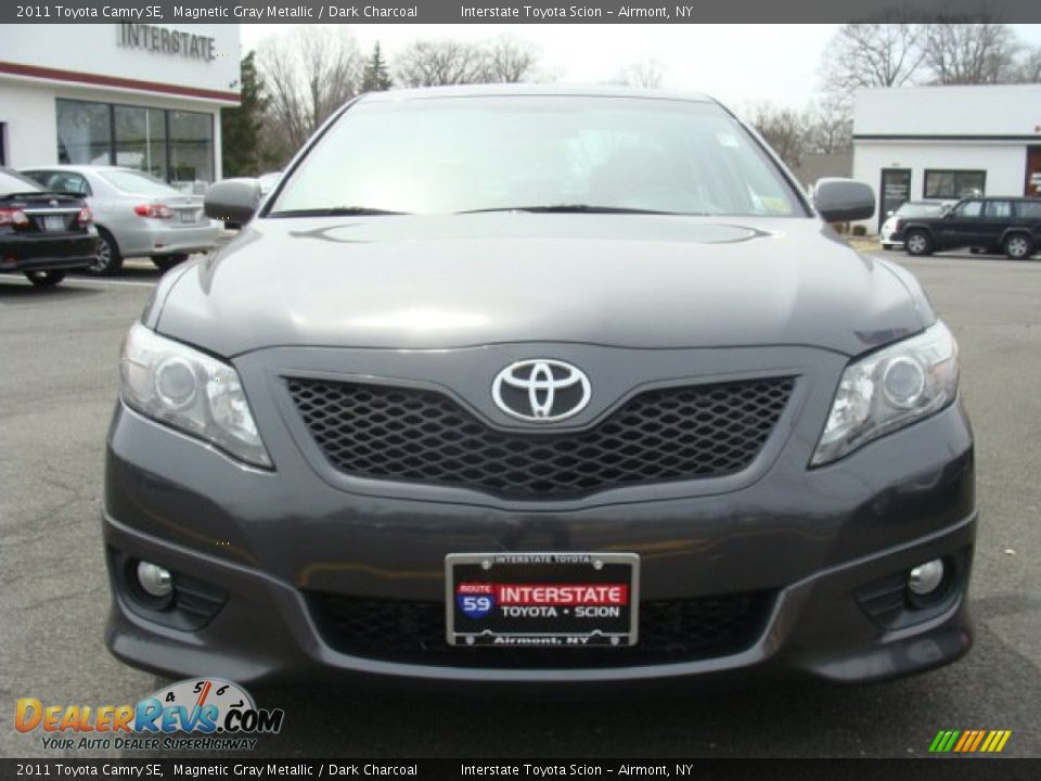 2011 Toyota Camry SE Magnetic Gray Metallic / Dark Charcoal Photo #2