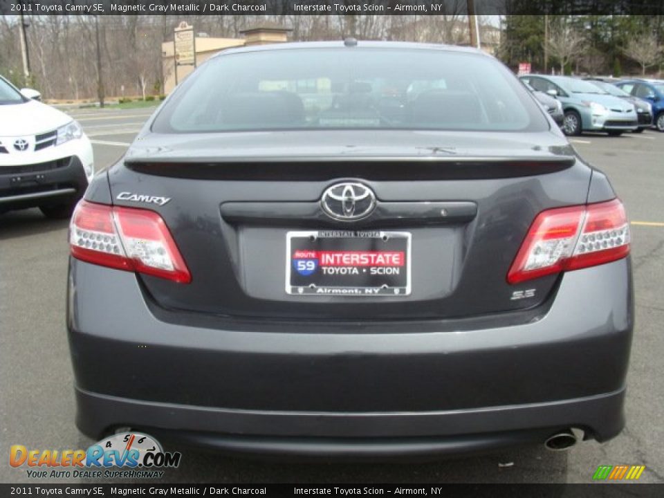 2011 Toyota Camry SE Magnetic Gray Metallic / Dark Charcoal Photo #5