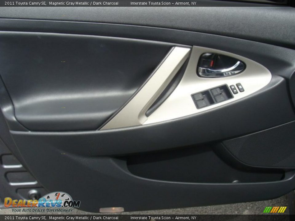 2011 Toyota Camry SE Magnetic Gray Metallic / Dark Charcoal Photo #7