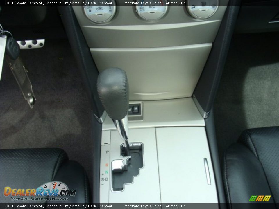 2011 Toyota Camry SE Magnetic Gray Metallic / Dark Charcoal Photo #16