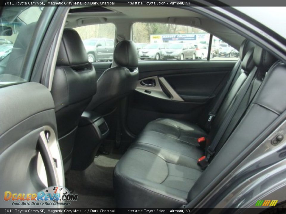 2011 Toyota Camry SE Magnetic Gray Metallic / Dark Charcoal Photo #17