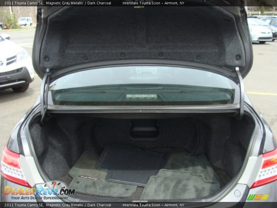 2011 Toyota Camry SE Magnetic Gray Metallic / Dark Charcoal Photo #18