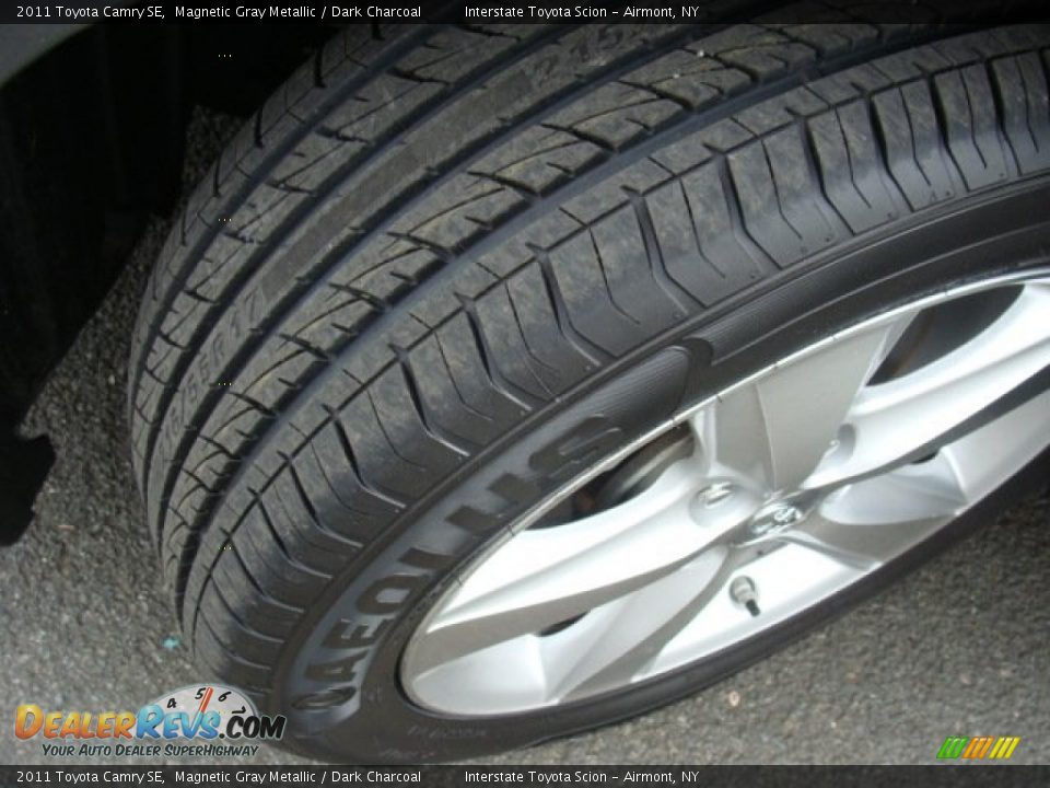 2011 Toyota Camry SE Magnetic Gray Metallic / Dark Charcoal Photo #24