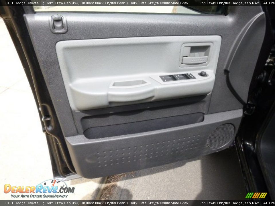 2011 Dodge Dakota Big Horn Crew Cab 4x4 Brilliant Black Crystal Pearl / Dark Slate Gray/Medium Slate Gray Photo #11