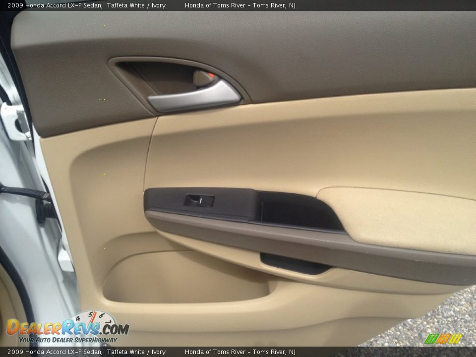 2009 Honda Accord LX-P Sedan Taffeta White / Ivory Photo #24