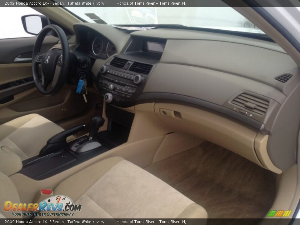 2009 Honda Accord LX-P Sedan Taffeta White / Ivory Photo #28