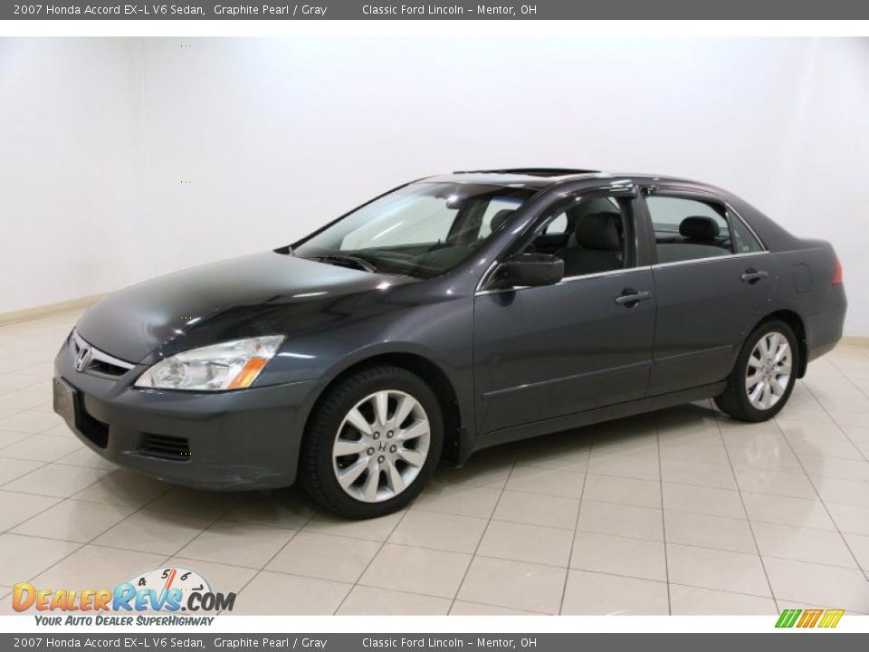 Front 3/4 View of 2007 Honda Accord EX-L V6 Sedan Photo #3