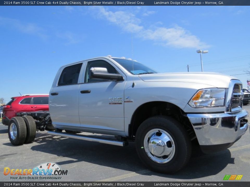 Front 3/4 View of 2014 Ram 3500 SLT Crew Cab 4x4 Dually Chassis Photo #4