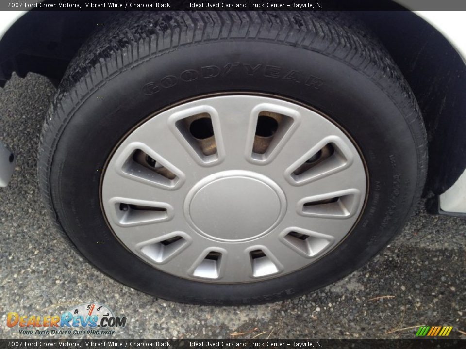 2007 Ford Crown Victoria  Wheel Photo #3