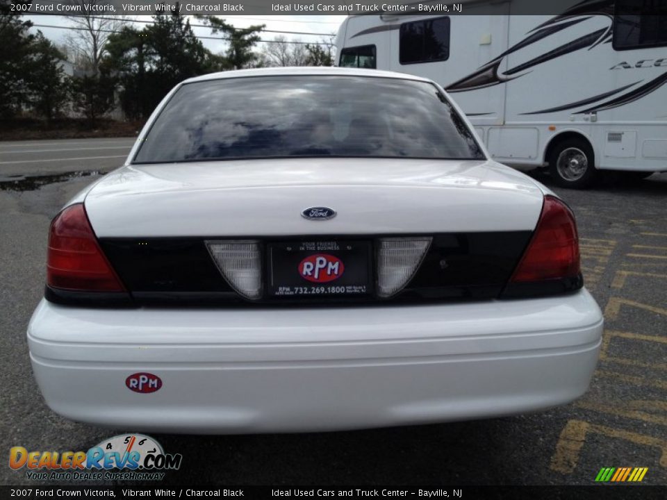 2007 Ford Crown Victoria Vibrant White / Charcoal Black Photo #15