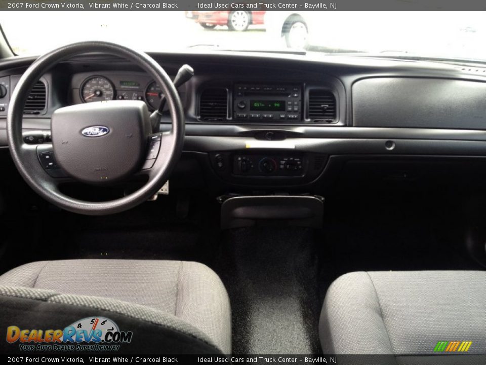 2007 Ford Crown Victoria Vibrant White / Charcoal Black Photo #21