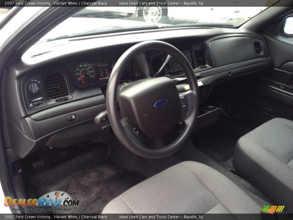 2007 Ford Crown Victoria Vibrant White / Charcoal Black Photo #22