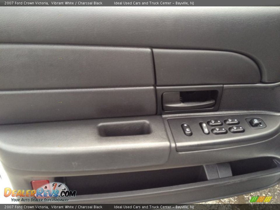 2007 Ford Crown Victoria Vibrant White / Charcoal Black Photo #23