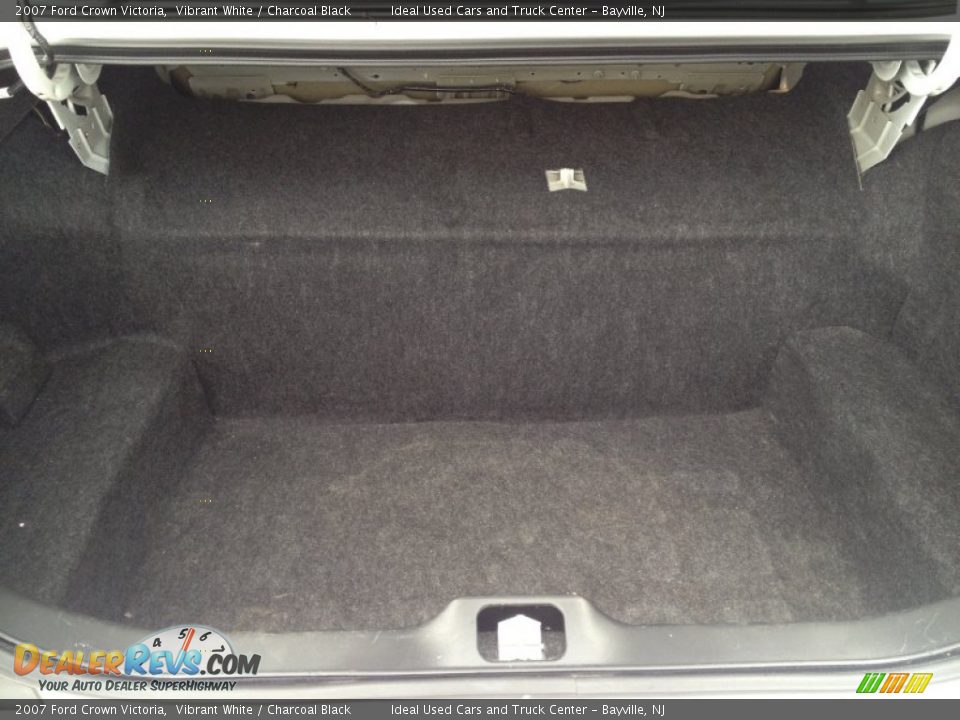 2007 Ford Crown Victoria  Trunk Photo #29