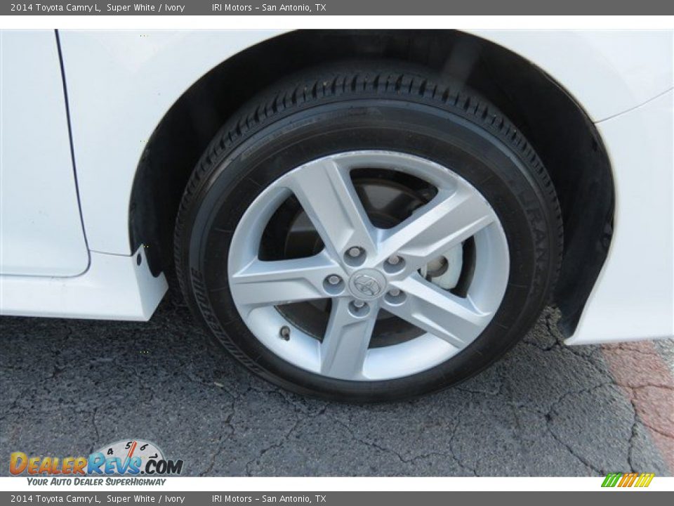 2014 Toyota Camry L Super White / Ivory Photo #9