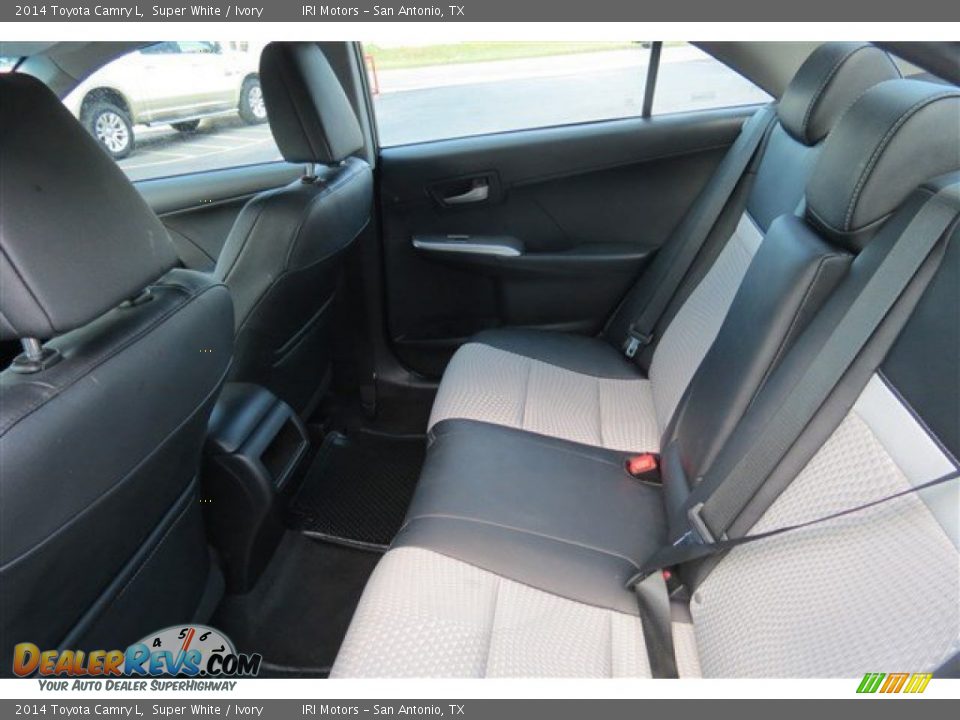 2014 Toyota Camry L Super White / Ivory Photo #12