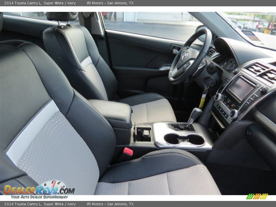 2014 Toyota Camry L Super White / Ivory Photo #13