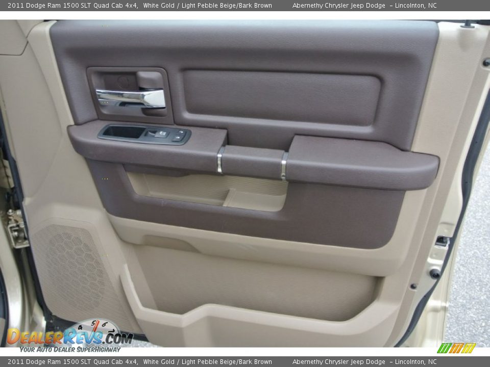 2011 Dodge Ram 1500 SLT Quad Cab 4x4 White Gold / Light Pebble Beige/Bark Brown Photo #24