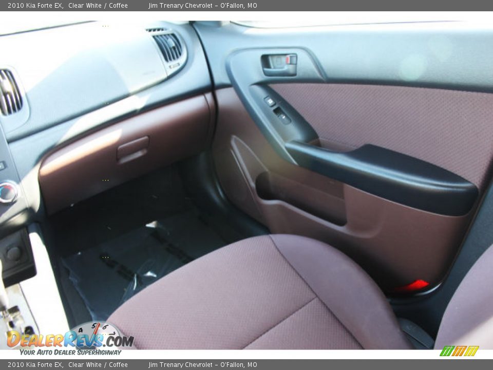 2010 Kia Forte EX Clear White / Coffee Photo #13