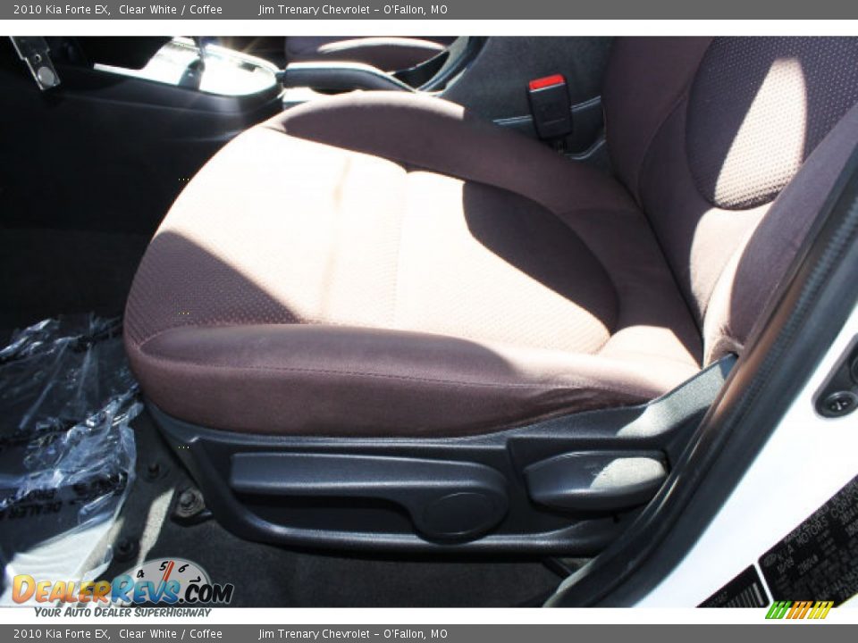 2010 Kia Forte EX Clear White / Coffee Photo #16