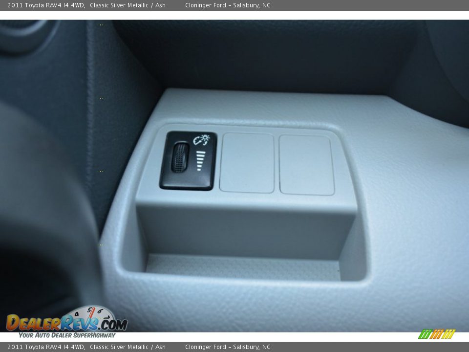 2011 Toyota RAV4 I4 4WD Classic Silver Metallic / Ash Photo #25
