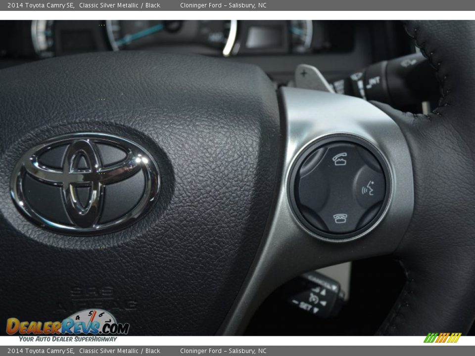 2014 Toyota Camry SE Classic Silver Metallic / Black Photo #19