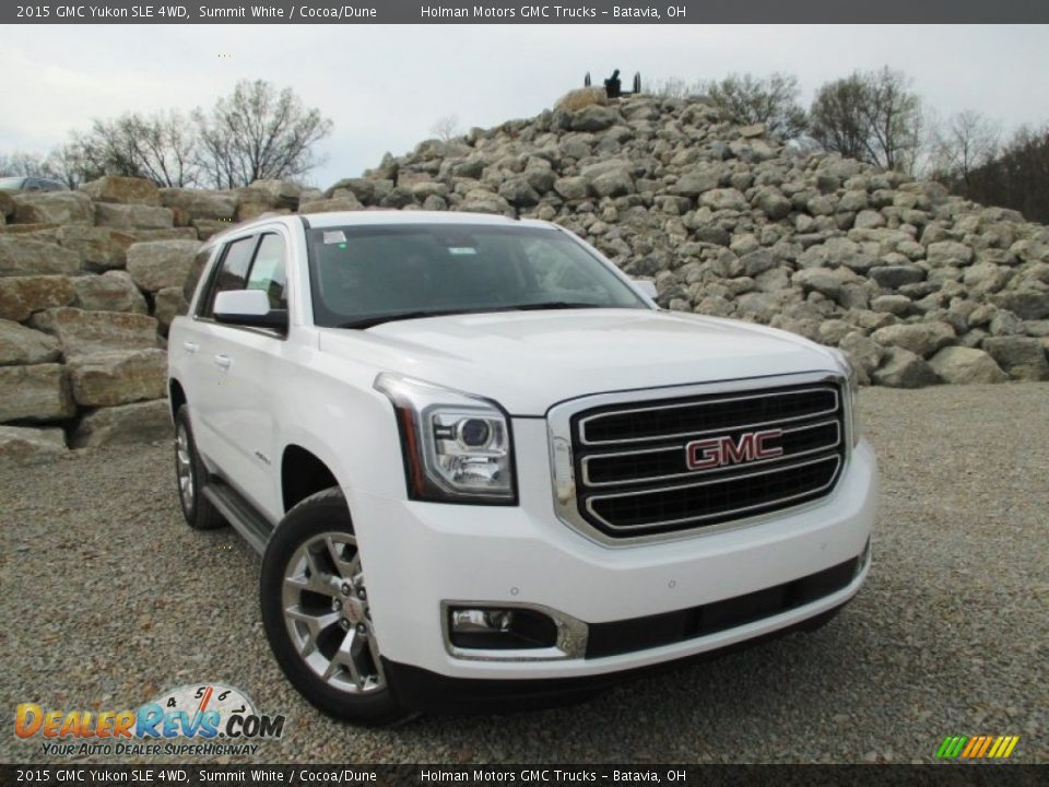 Front 3/4 View of 2015 GMC Yukon SLE 4WD Photo #1