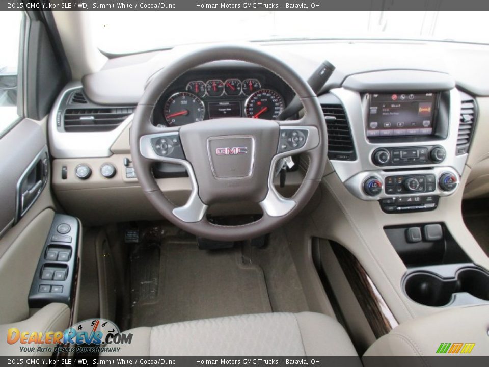 Dashboard of 2015 GMC Yukon SLE 4WD Photo #21