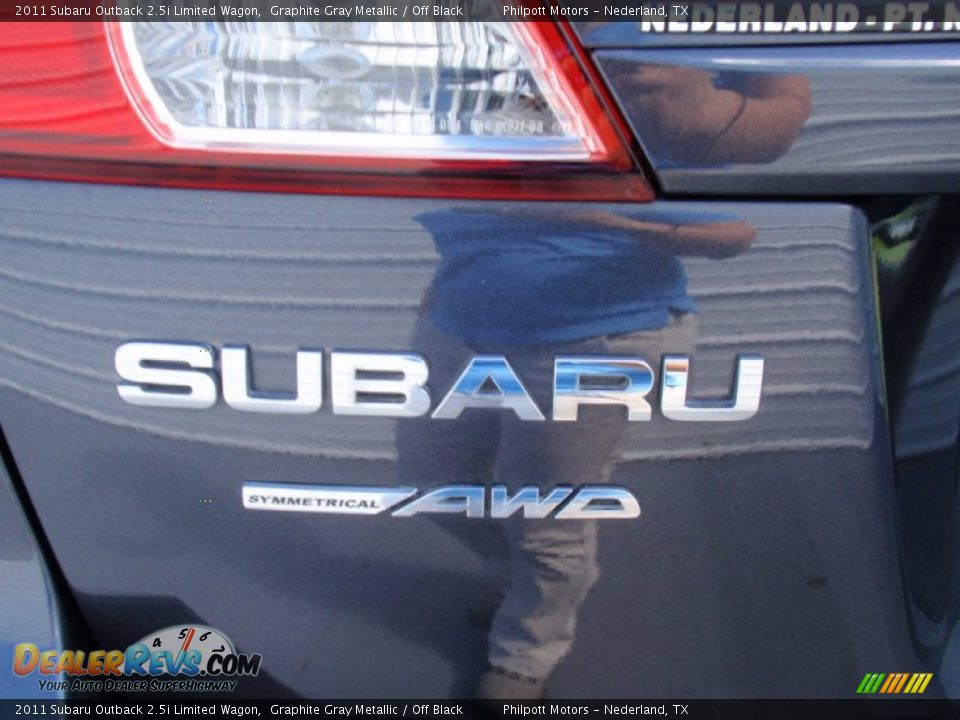 2011 Subaru Outback 2.5i Limited Wagon Graphite Gray Metallic / Off Black Photo #21