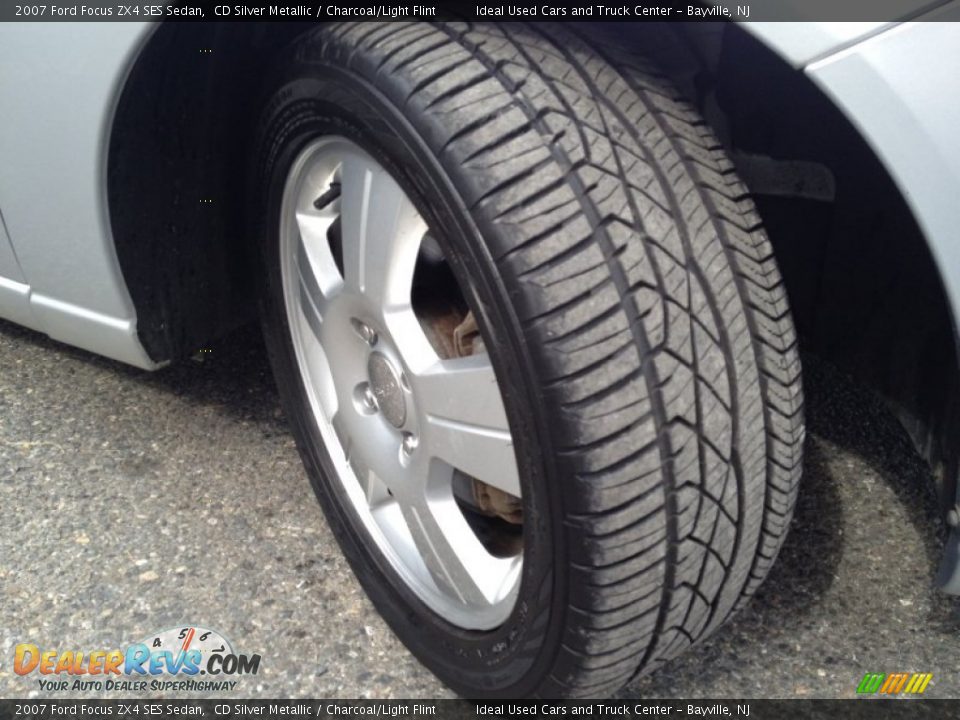 2007 Ford Focus ZX4 SES Sedan CD Silver Metallic / Charcoal/Light Flint Photo #2