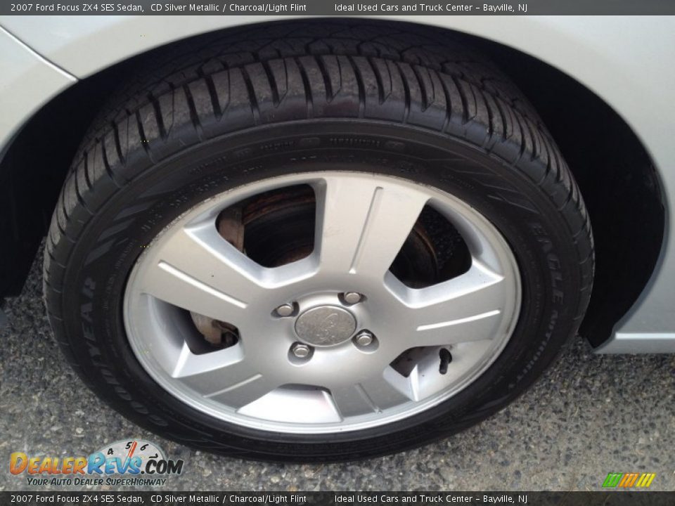 2007 Ford Focus ZX4 SES Sedan CD Silver Metallic / Charcoal/Light Flint Photo #3