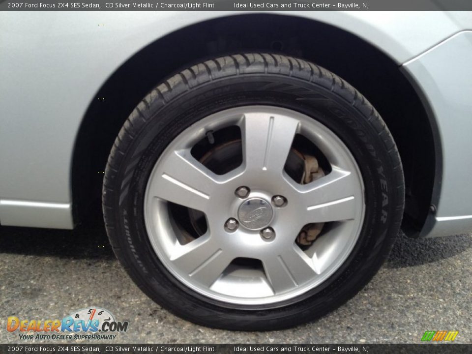 2007 Ford Focus ZX4 SES Sedan CD Silver Metallic / Charcoal/Light Flint Photo #6