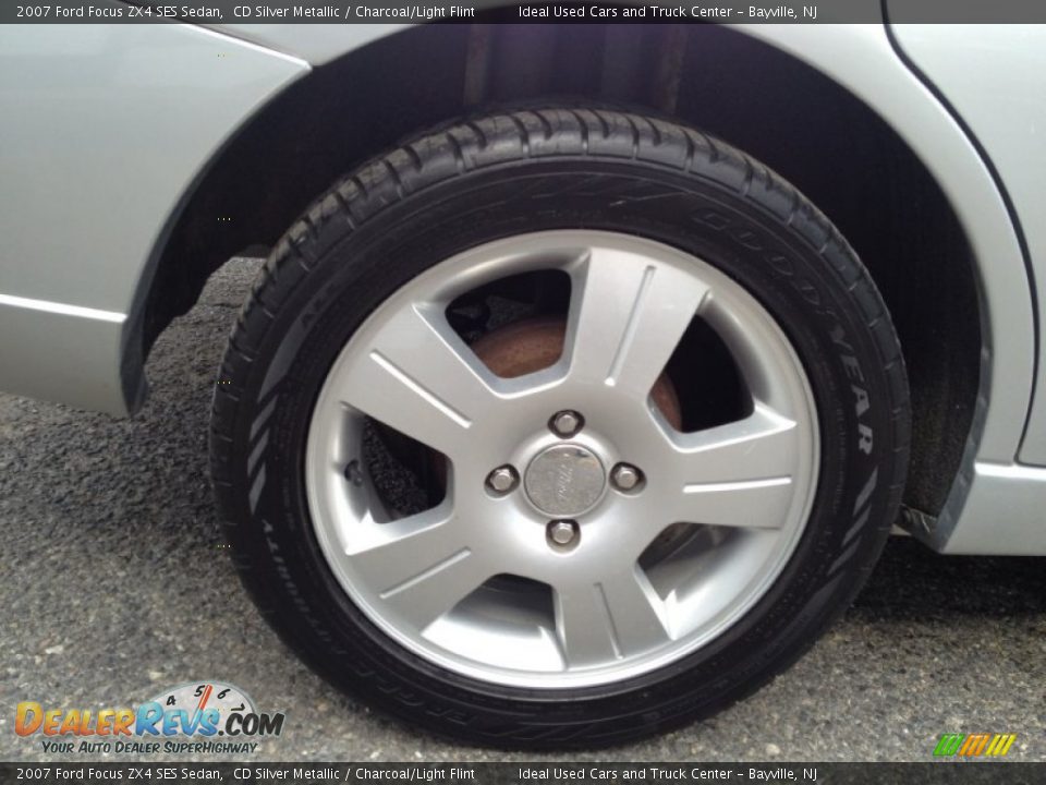 2007 Ford Focus ZX4 SES Sedan CD Silver Metallic / Charcoal/Light Flint Photo #7