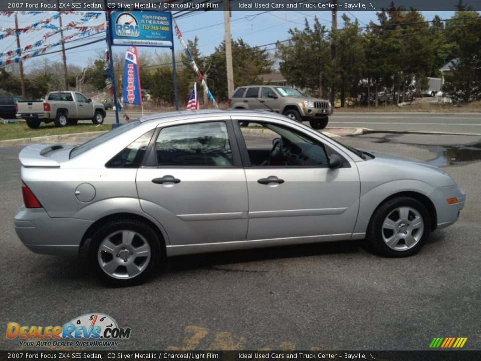 2007 Ford Focus ZX4 SES Sedan CD Silver Metallic / Charcoal/Light Flint Photo #8