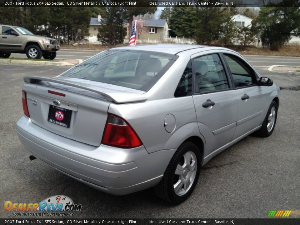 2007 Ford Focus ZX4 SES Sedan CD Silver Metallic / Charcoal/Light Flint Photo #14